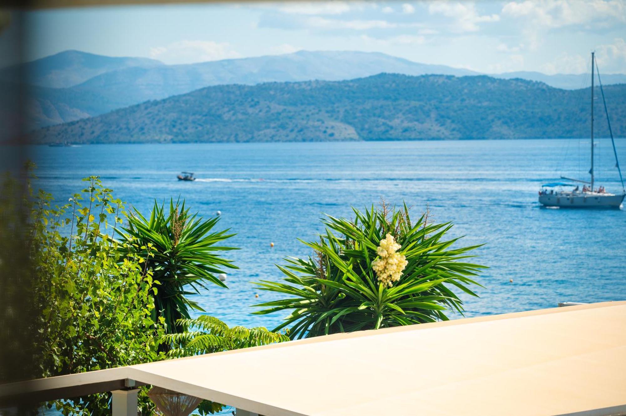 Kaminaki Beachfront Apartments Nisaki  Eksteriør bilde